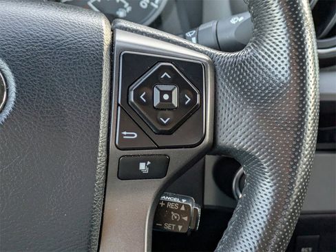 Used 2017 Toyota Tacoma TRD Sport image 28