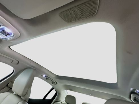 Used 2022 Volvo S60 T8 R-Design Expression w/ Premium Package image 27