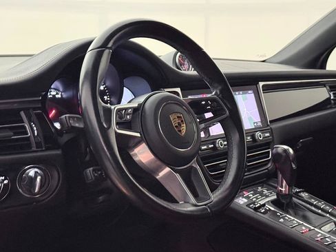 Used 2021 Porsche Macan w/ Premium Package AWD/4WD image 19