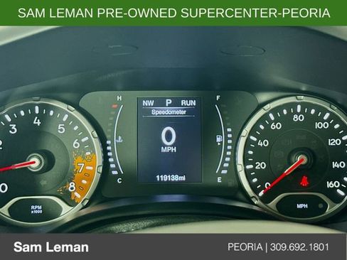 Used 2017 Jeep Renegade Altitude AWD/4WD image 12