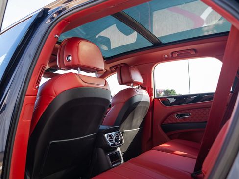Used 2021 Bentley Bentayga AWD/4WD image 82