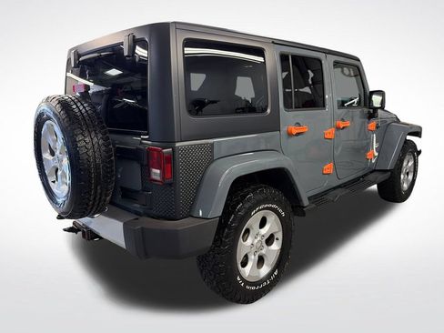 Used 2014 Jeep Wrangler Unlimited Sahara w/ Connectivity Group AWD/4WD image 8