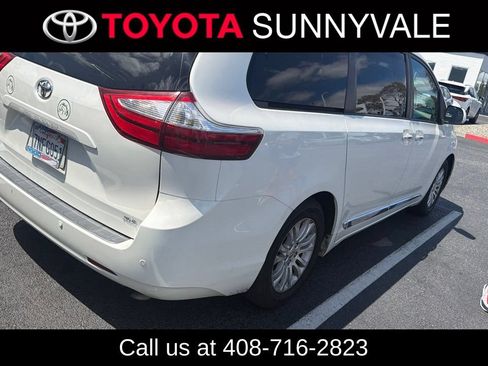 Used 2015 Toyota Sienna XLE w/ XLE Navigation Package FWD image 2