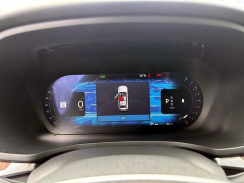 Used 2025 Volvo V60 B5 Cross Country Plus image 13