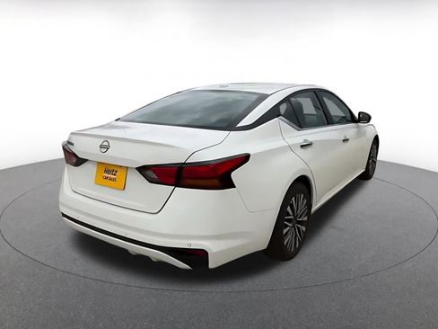Used 2025 Nissan Altima 2.5 SV FWD image 14