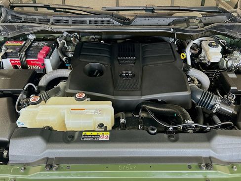 Used 2023 Toyota Tundra Limited w/ Power Package AWD/4WD image 27