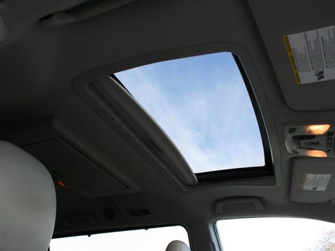 Used 2014 Toyota Sienna XLE image 24