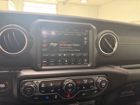 Used 2023 Jeep Wrangler Unlimited Sahara w/ Cold Weather Group AWD/4WD image 15