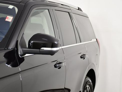 Used 2025 Ford Expedition Platinum AWD/4WD image 13