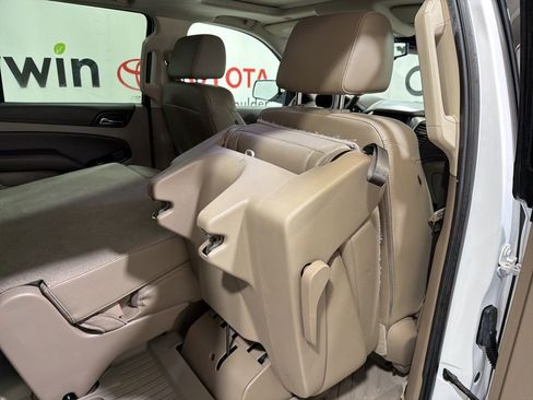 Used 2020 Chevrolet Suburban LT image 15