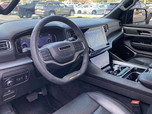 Used 2023 Jeep Wagoneer Series II image 12