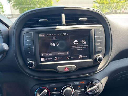 Used 2025 Kia Soul LX w/ LX Technology Package FWD image 21