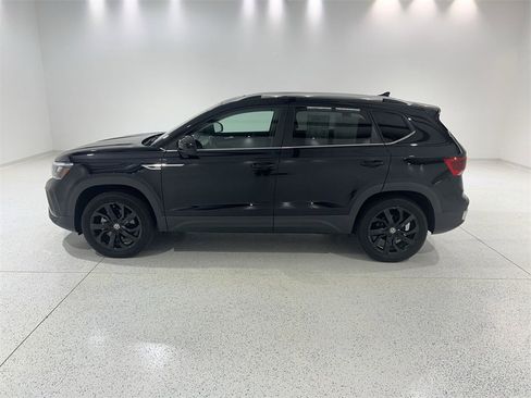 Used 2022 Volkswagen Taos SE image 5