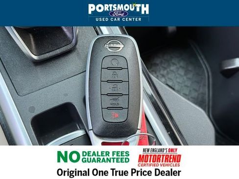 Used 2025 Nissan Pathfinder SL image 13