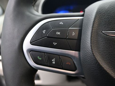 Used 2024 Chrysler Pacifica Touring-L image 20