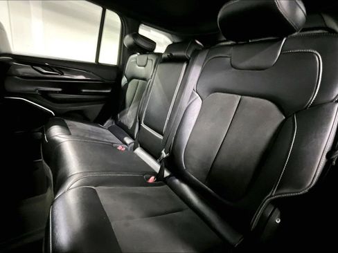 Used 2022 Jeep Grand Cherokee Altitude image 35