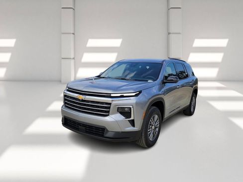 New 2026 Chevrolet Traverse LT w/ Driver Confidence Package image 1