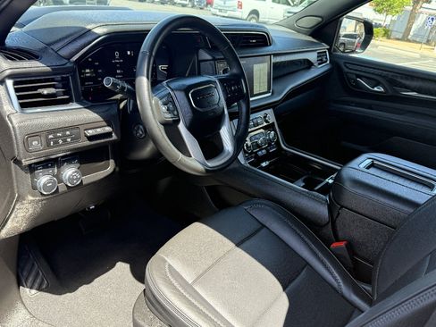 Used 2023 GMC Yukon XL Denali AWD/4WD image 9