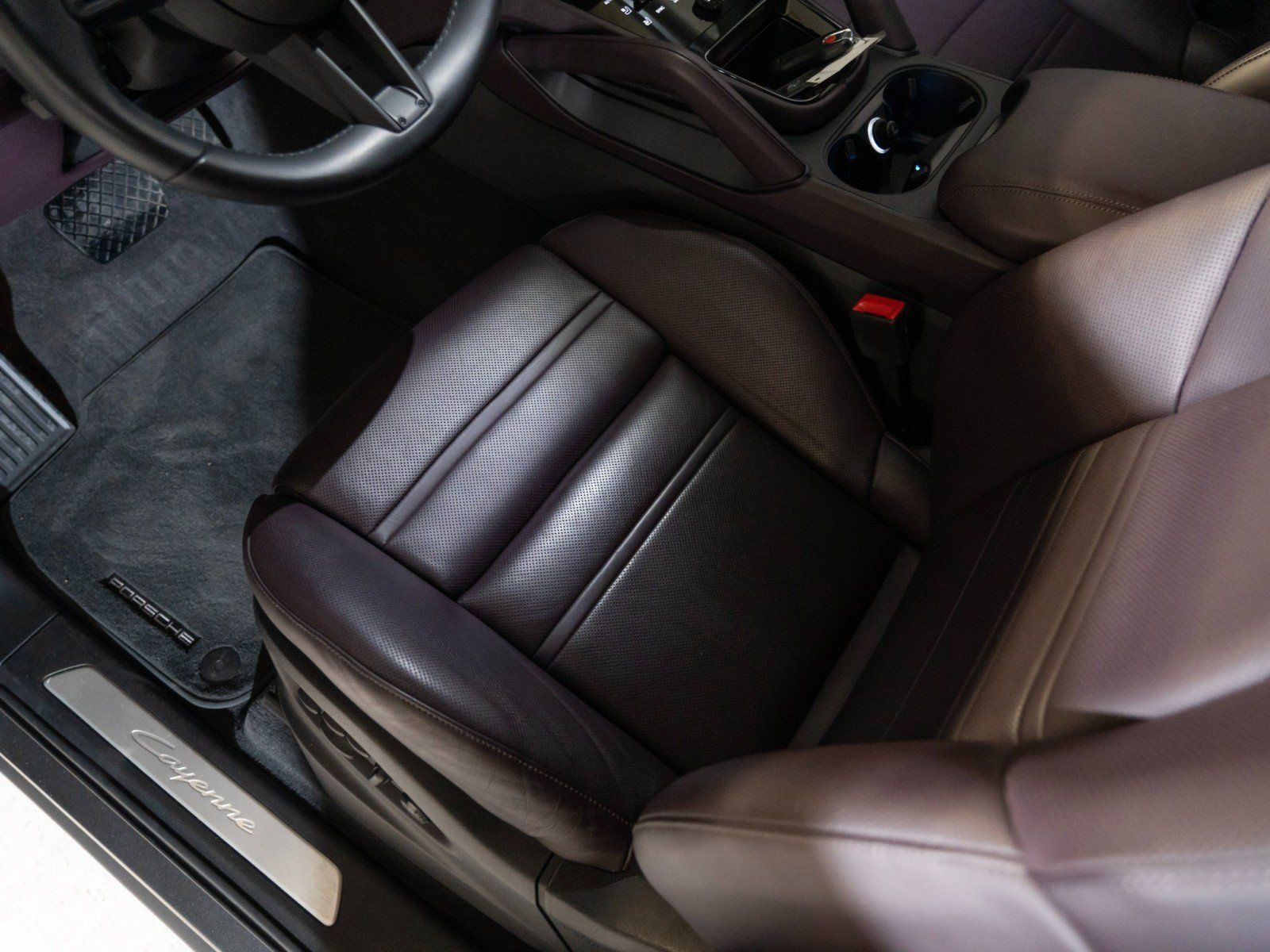 Certified 2024 Porsche Cayenne GTS AWD/4WD image 14