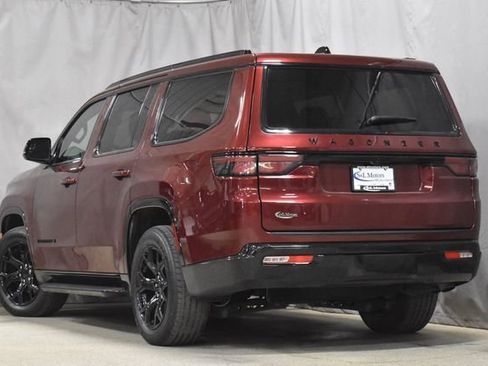 Used 2024 Jeep Wagoneer Series II image 7