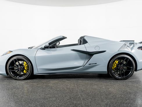 Used 2025 Chevrolet Corvette Z06 image 15