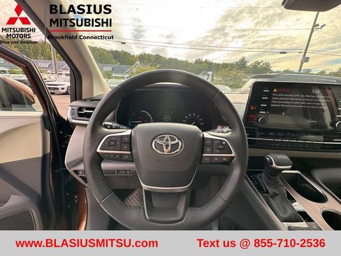 Used 2022 Toyota Sienna XLE AWD/4WD image 20