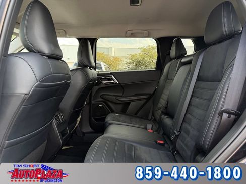 Used 2025 Mitsubishi Outlander SE AWD/4WD image 32