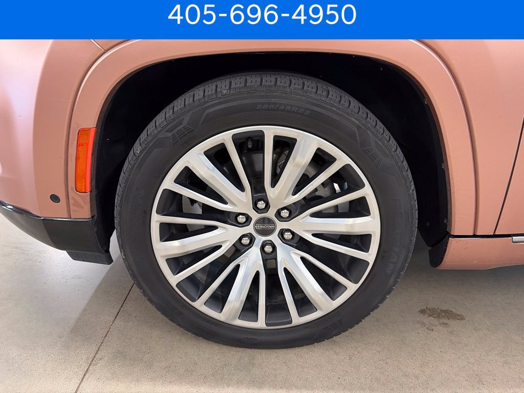 Used 2023 Jeep Grand Wagoneer Series III AWD/4WD image 3
