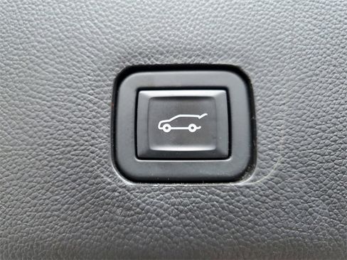 Used 2020 Chevrolet Traverse Premier w/ LPO, Floor Liner Package image 9