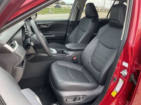 Used 2025 Toyota RAV4 XLE Premium image 12