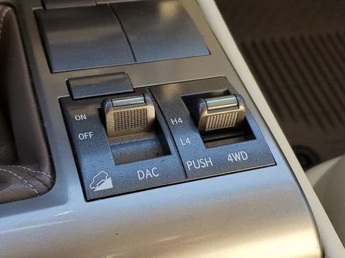 Used 2018 Lexus GX 460 image 37