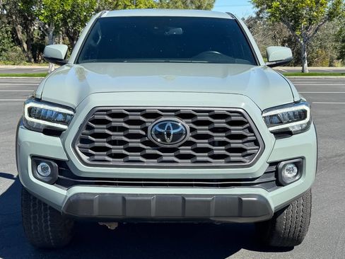Used 2022 Toyota Tacoma TRD Off-Road w/ Technology Package image 2