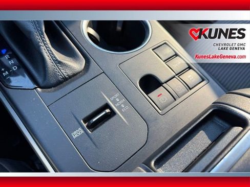 Used 2023 Toyota Highlander LE image 21