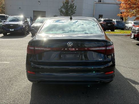 Used 2025 Volkswagen Jetta SE image 6