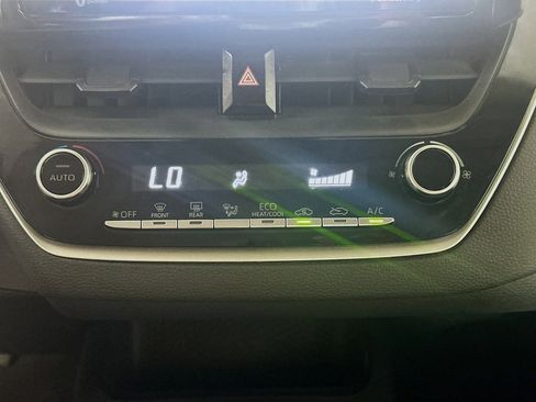 Used 2022 Toyota Corolla LE FWD image 23