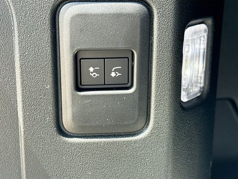 New 2026 Land Rover Defender 110 X-Dynamic SE AWD/4WD image 13