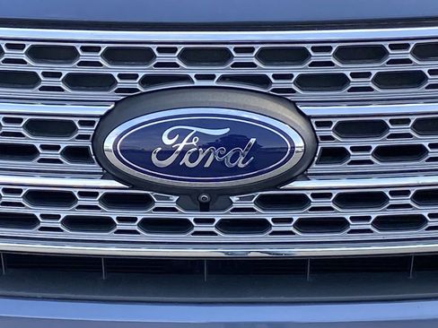 Used 2021 Ford Explorer Limited w/ Hybrid Equipment Group 310A image 10