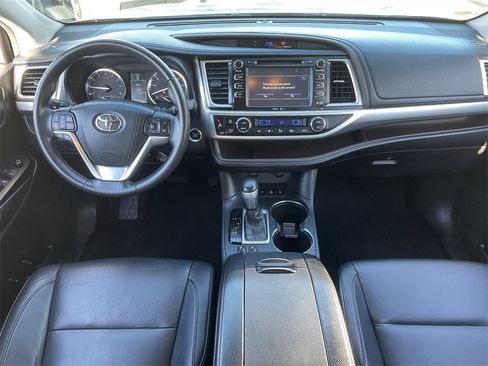 Used 2015 Toyota Highlander XLE image 15
