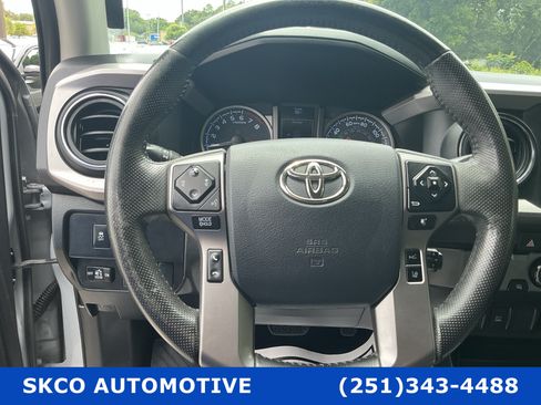 Used 2020 Toyota Tacoma SR5 RWD image 18