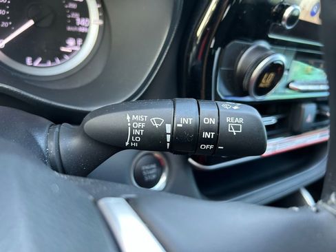 Used 2025 Toyota Highlander LE image 21