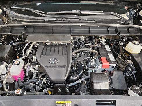 Used 2025 Toyota Highlander XLE AWD/4WD image 19