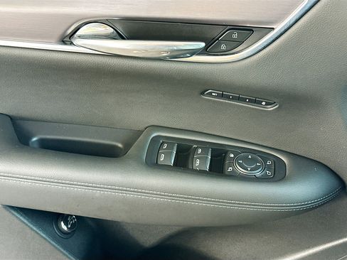 Used 2025 Cadillac XT6 Luxury image 18