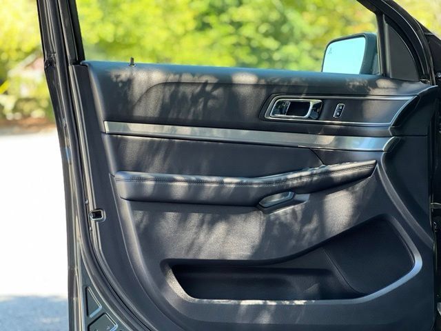 Used 2019 Ford Explorer XLT w/ Equipment Group 202A FWD image 10