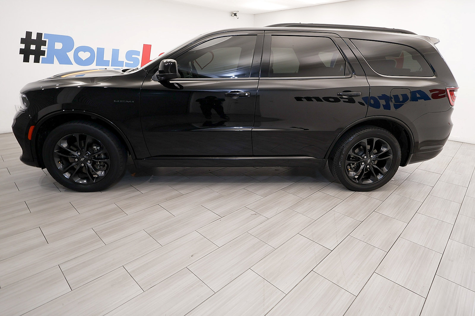 Used 2023 Dodge Durango R/T w/ Hemi Orange Plus Package AWD/4WD image 2