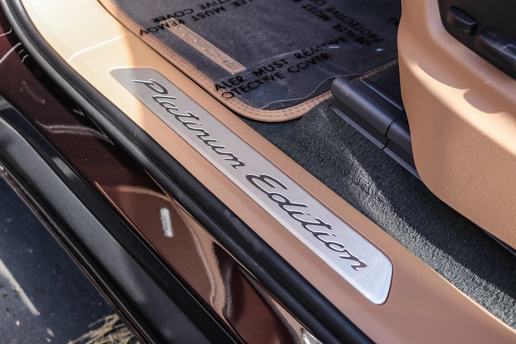 Used 2023 Porsche Cayenne AWD/4WD image 21