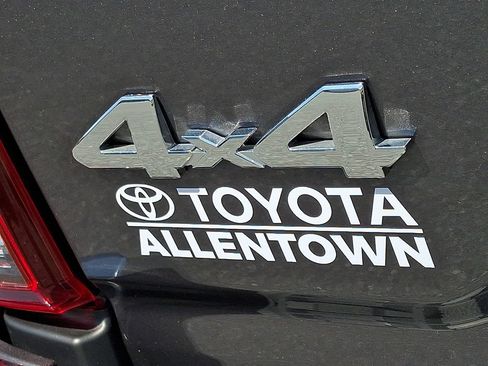 Used 2023 Toyota Tacoma SR5 AWD/4WD image 33
