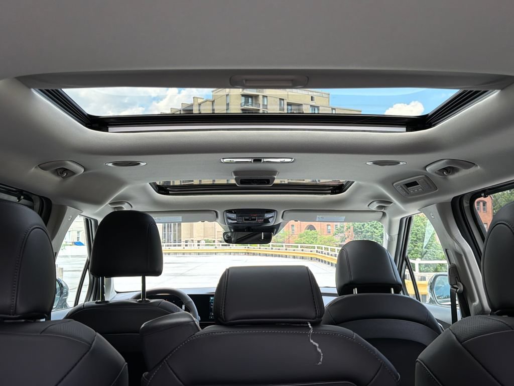 New 2027 Kia Carnival SX w/ Dark Edition Package FWD image 8