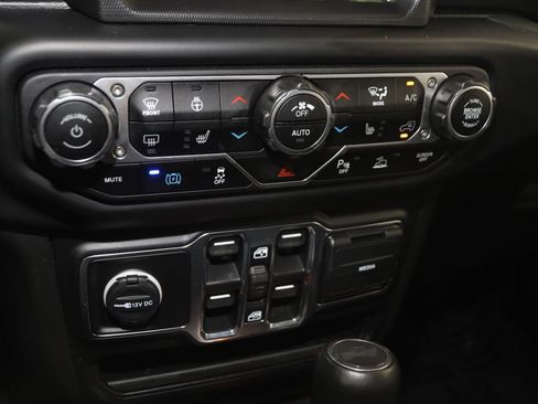 Used 2023 Jeep Wrangler Unlimited Sahara AWD/4WD image 29