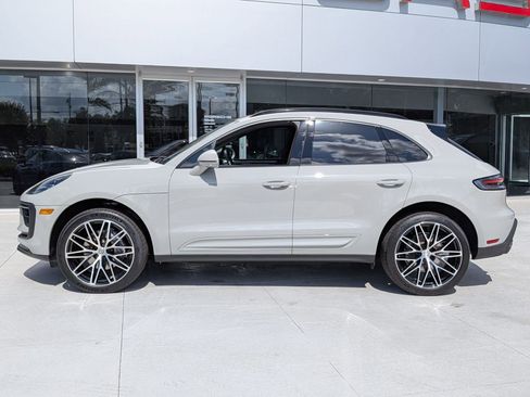 Certified 2025 Porsche Macan AWD/4WD image 2