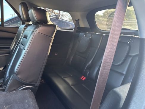 Used 2023 Ford Explorer XLT w/ Equipment Group 202A image 9
